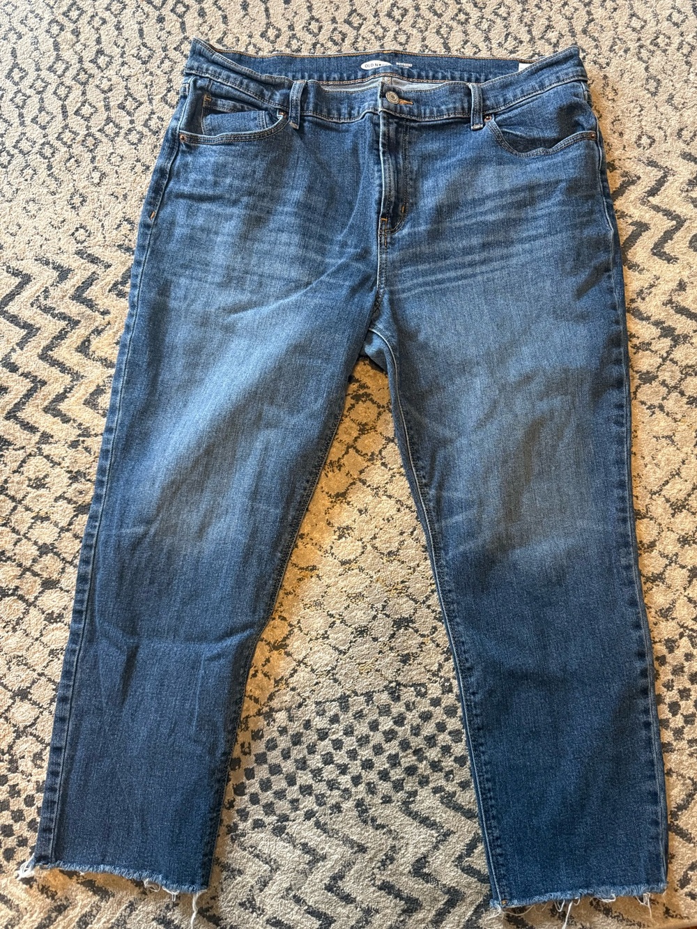 Old Navy Women's Mid-Rise Boyfriend Straight Raw Hem Jeans – Size 14